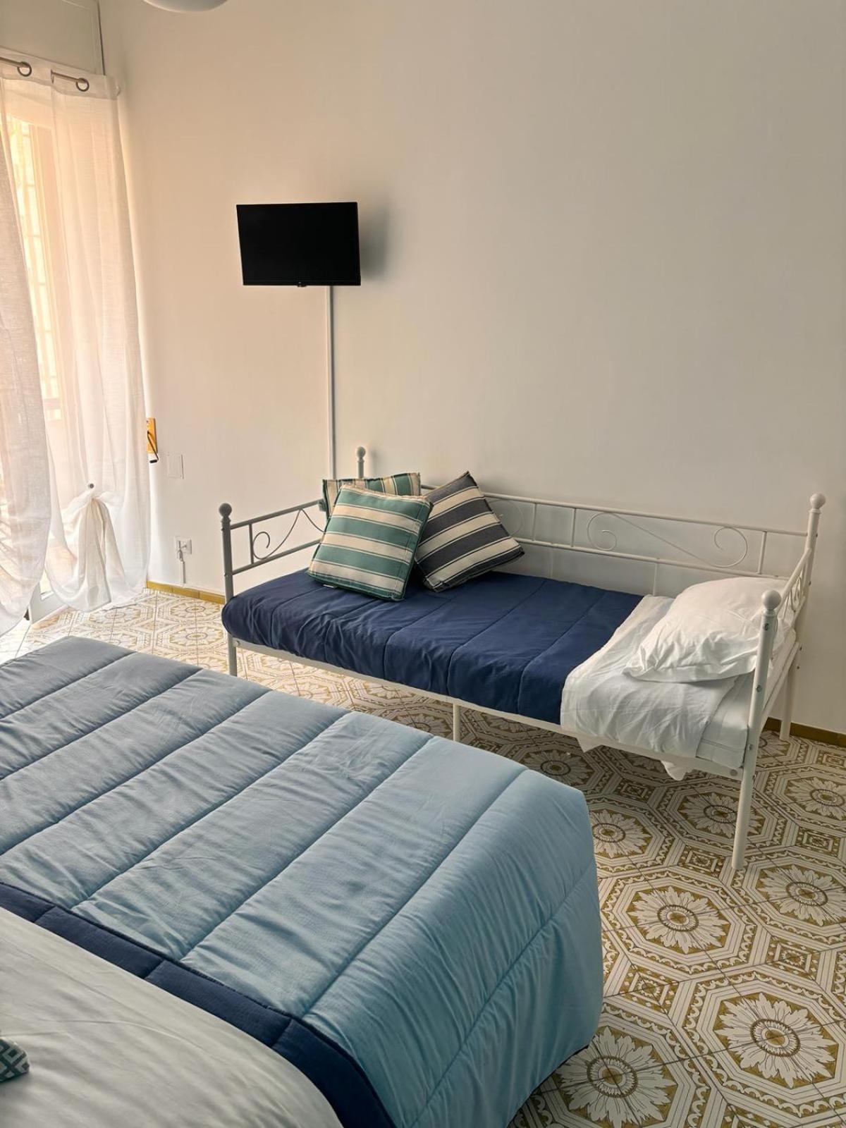 Reginella Guest House Salerno Buitenkant foto