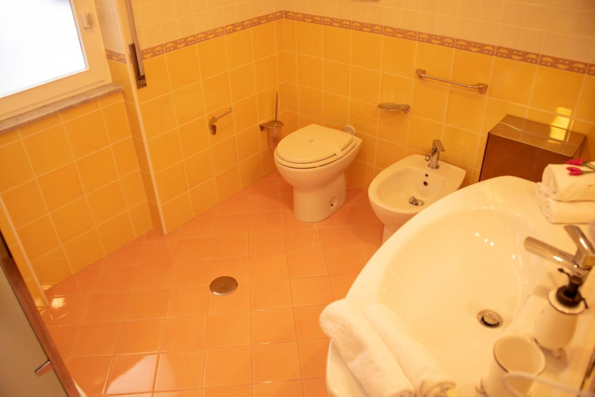 Reginella Guest House Salerno Buitenkant foto