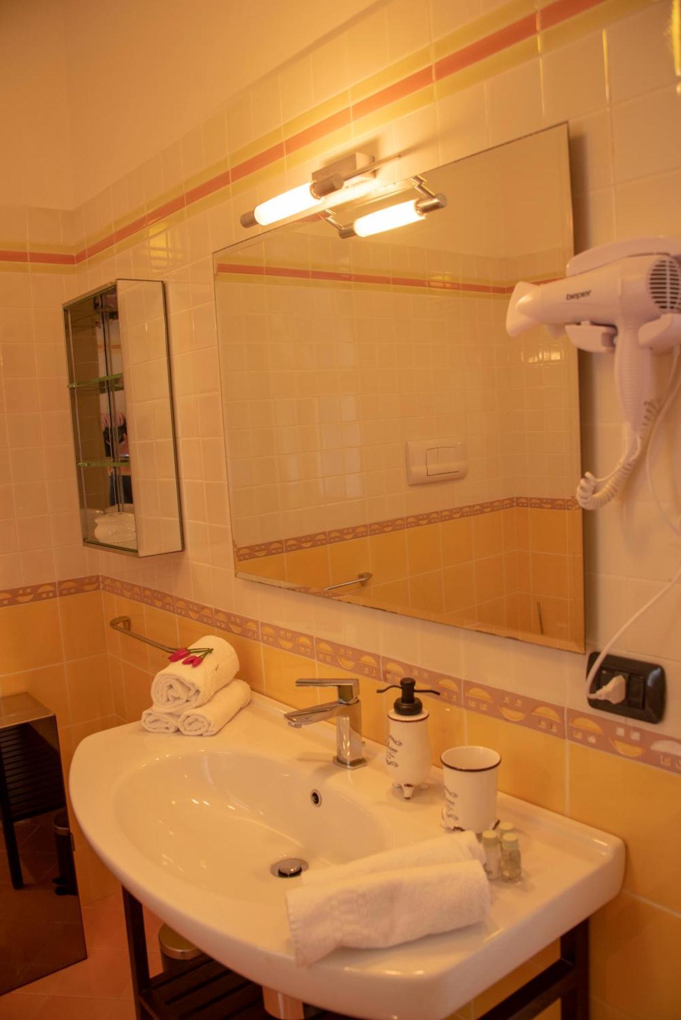 Reginella Guest House Salerno Buitenkant foto