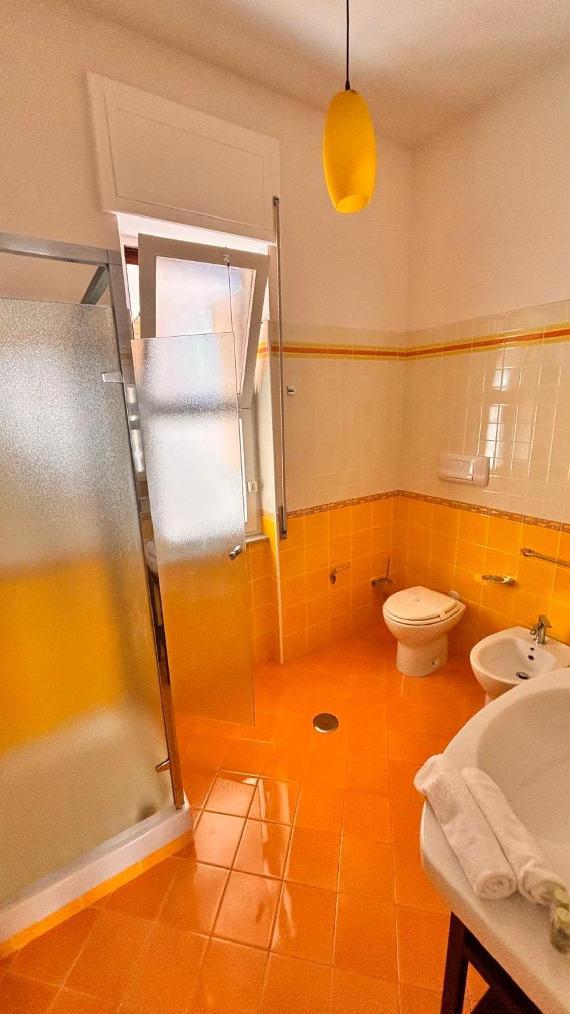 Reginella Guest House Salerno Buitenkant foto