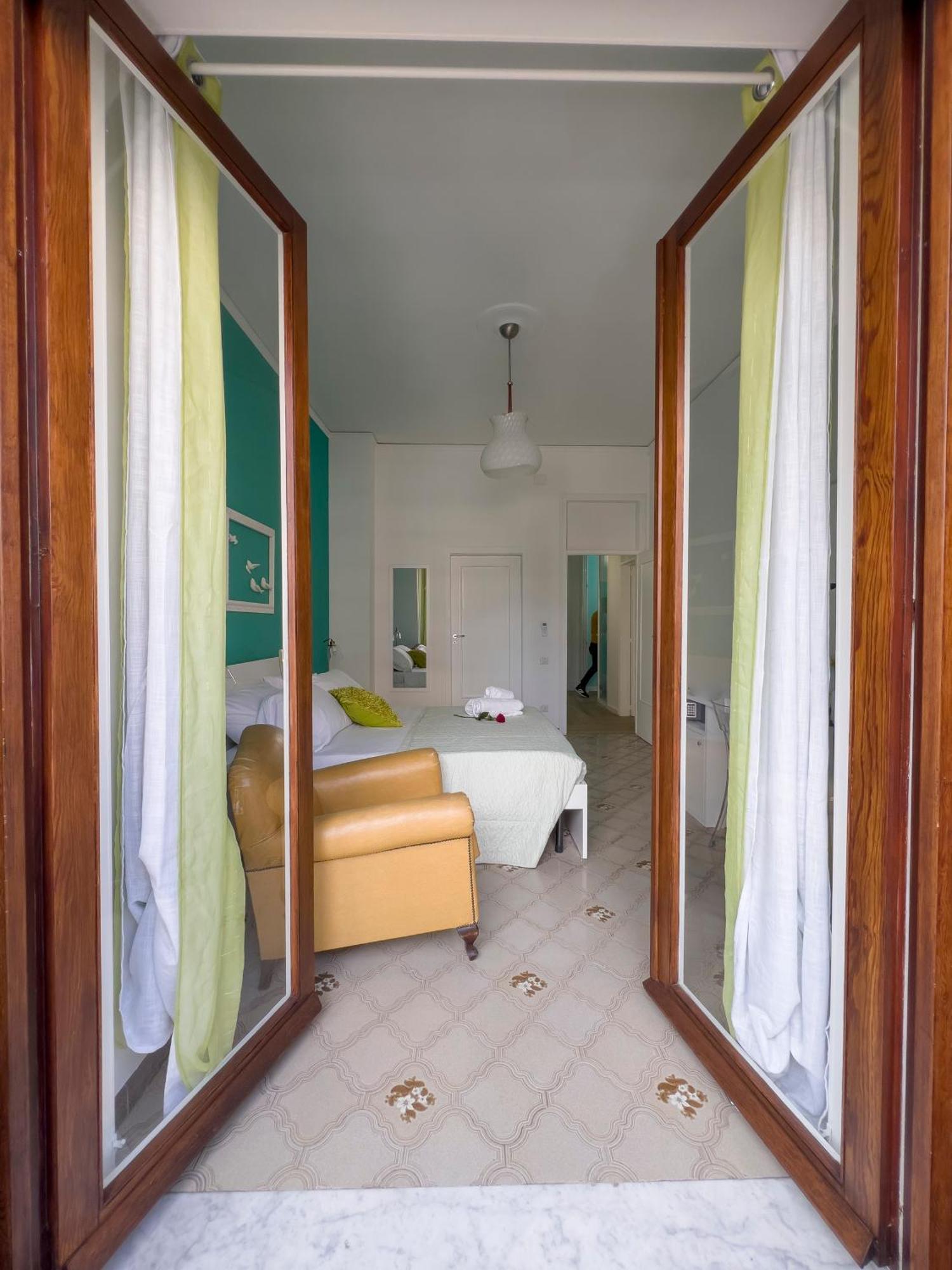 Reginella Guest House Salerno Buitenkant foto